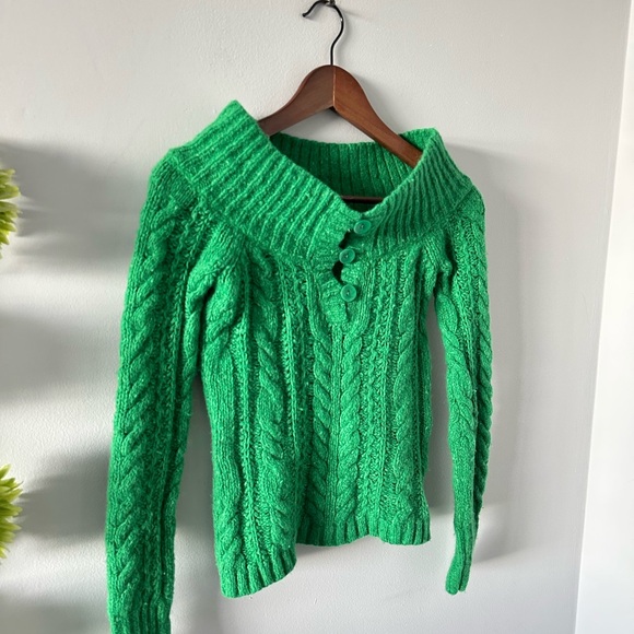💚American Eagle | Green Cable Knit Sweater - Picture 2 of 7